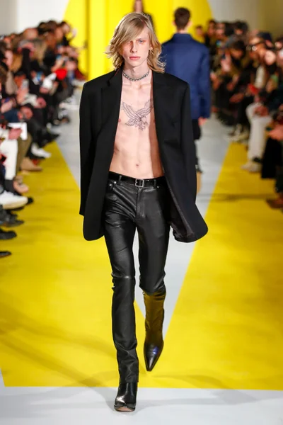 Look 15